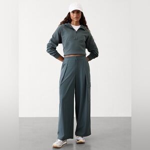 NWOT Athleta Pinnacle High Rise Cargo Trouser in Color Eden - size 16